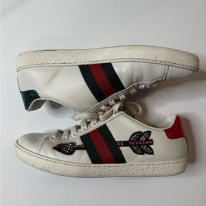 Gucci Embroidered/Jeweled Arrow Sneakers